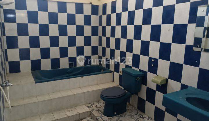 Rumah luas tengah kota dekat gor manahan 12