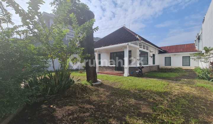 Rumah bangunan classic cocok untuk kantor 4