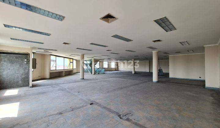 Gedung super strategis di jantung kota lokasi premium dan ramai untuk bisnis dan perkantoran, 17