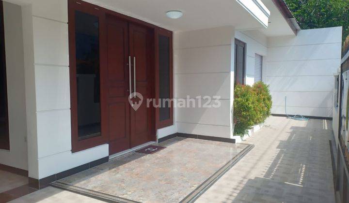 Rumah Bagus Baru Strategis di area tengah Kota Solo 2