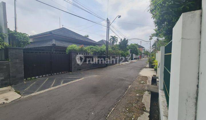 Rumah bagus siap huni dengan halaman luas 1