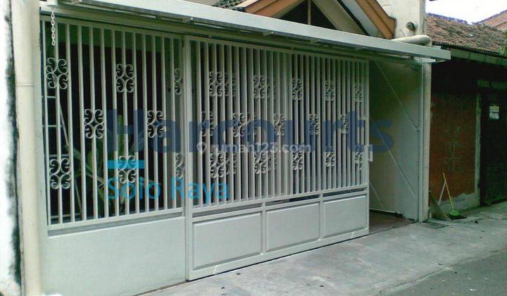 Rumah bagus bersih terawat semi furnished  1