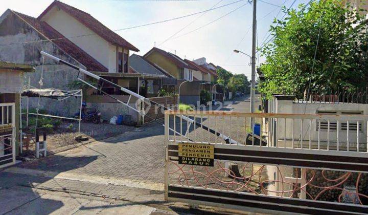 Rumah Bagus Semi Furnish Dalam Cluster Gentan Dekat Solo Baru  2