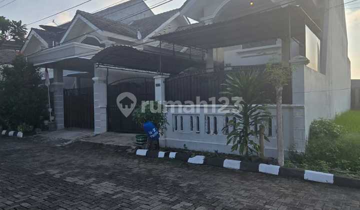 Beautiful Ready-to-Use House in the Elite Solo Baru Housing Complex 2