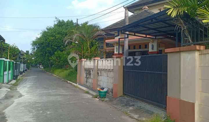 Nice House Ready to Live In a Housing Complex