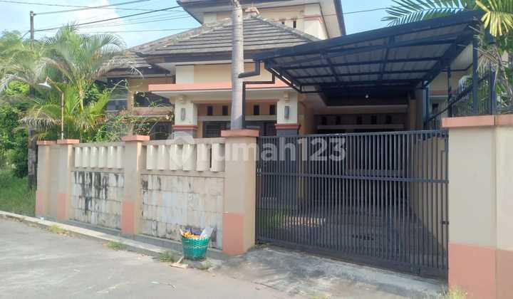 Nice House Ready to Live In a Housing Complex