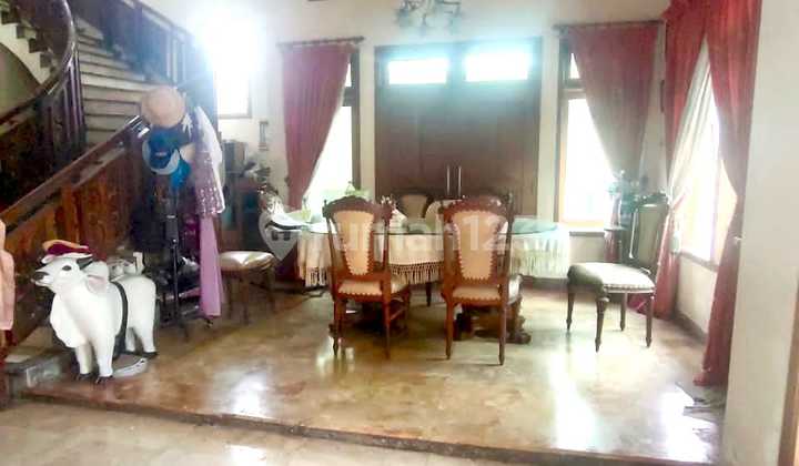 Rumah Mewah 2 Lantai Strategis( Semi Furnish ) 2