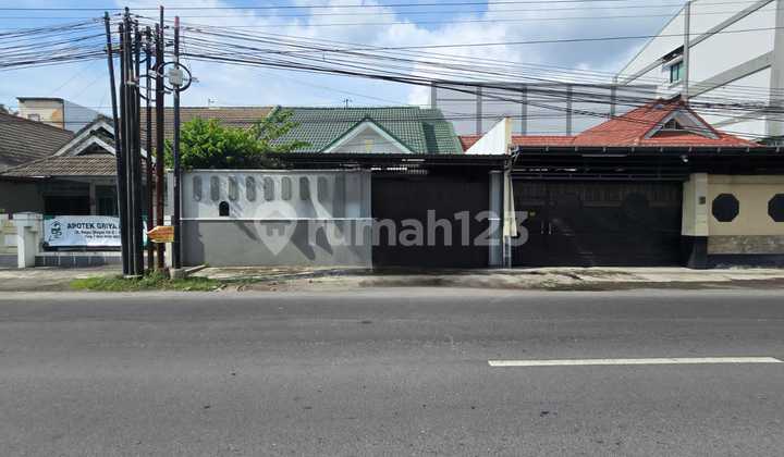 Rumah Bagus Strategis Pinggir Jalan Utama Solo Baru, 2