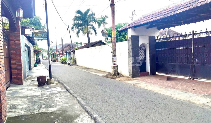 Rumah dengan Halama Luas 2 Lantai Siap Huni Rumah dengan Halama Luas 2 Lantai Siap Huni