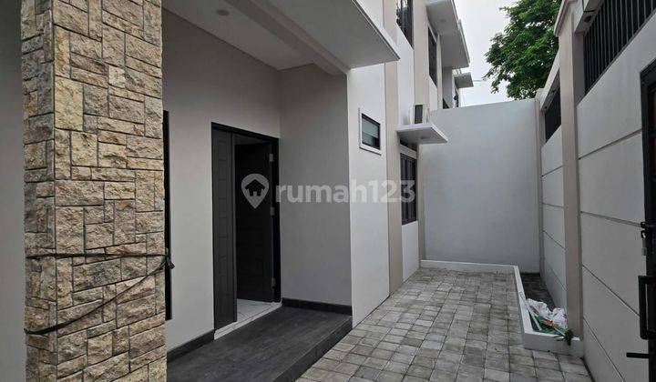 Rumah Baru Minimalis Modern Di Solo Baru 2