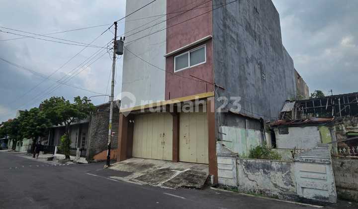 Dijual Rumah Strategis Dekat Mall Pakuwon Solo Baru, Cocok Untuk Usaha Guest House Atau Kost Elite.
