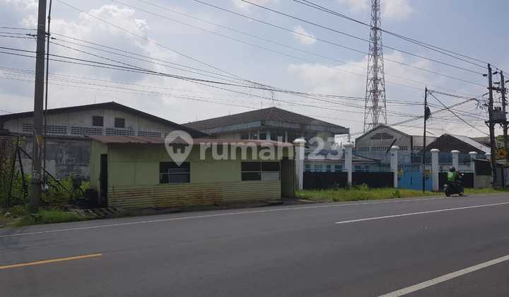Strategically located Warehouse or Factory on the outskirts of Sumpah Pemuda Street, Solo.