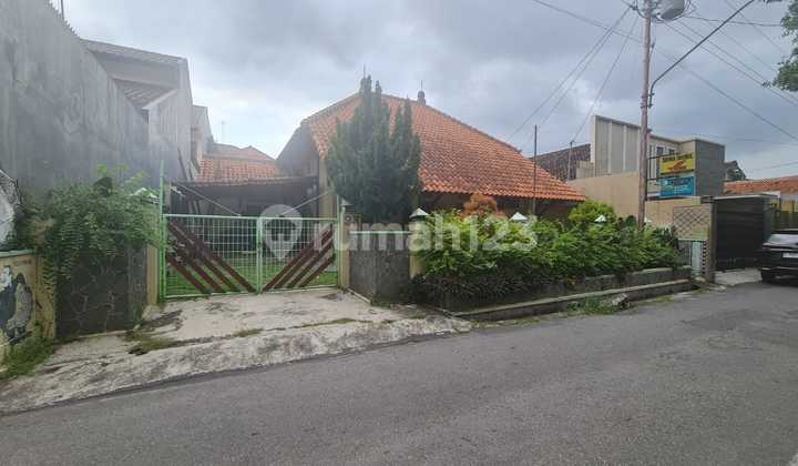 Rumah Mewah Antik Nuansa Kayu Jati Pusat Kota Dekat Jalan Gajah Mada Solo, Lokasi Prime Dekat Ke Stasiun Balapan, Terminal, Mall Solo Paragon, Pasar Legi, Pasar Kembang, Sekolah-sekolah.