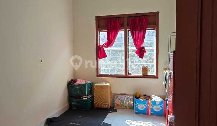 Rumah Lama Hitung Tanah Strategis di Penumping Dekat Mall Solo Paragon