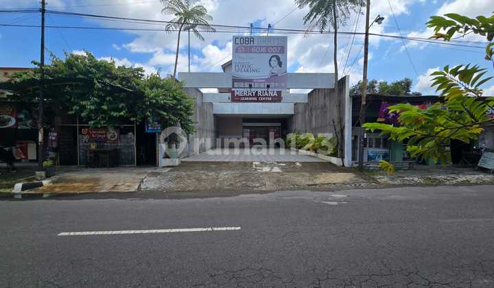 Strategic Shophouse and Office in the Heart of Sukoharjo City 2