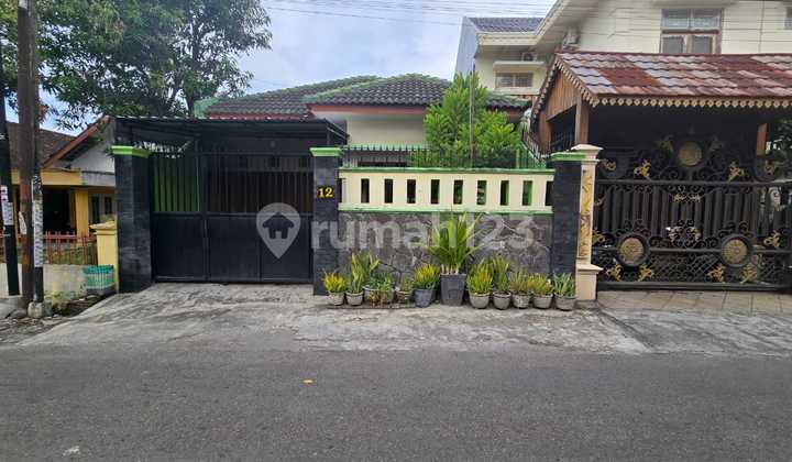For Sale, Good Ready-to-Use House in Mangkubumen Manahan Solo, Strategic Location in the City Center 1