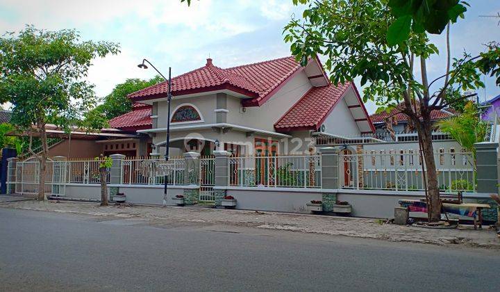 Rumah Bagus Asri di pinggir jalan raya Karangasem Solo 1