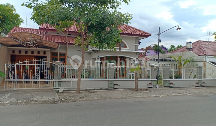 Rumah Bagus Asri di pinggir jalan raya Karangasem Solo 2