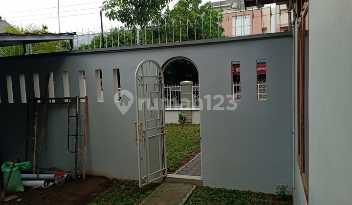 Rumah Bagus Asri di pinggir jalan raya Karangasem Solo 14
