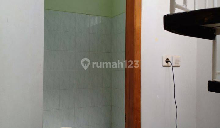 Rumah Bagus Asri di pinggir jalan raya Karangasem Solo 24