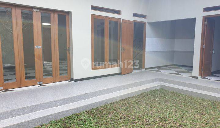 Rumah Bagus Baru Mewah 2 lantai di Manahan Solo 10