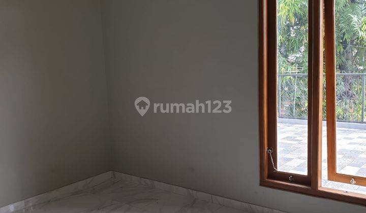 Rumah Bagus Baru Mewah 2 lantai di Manahan Solo 17