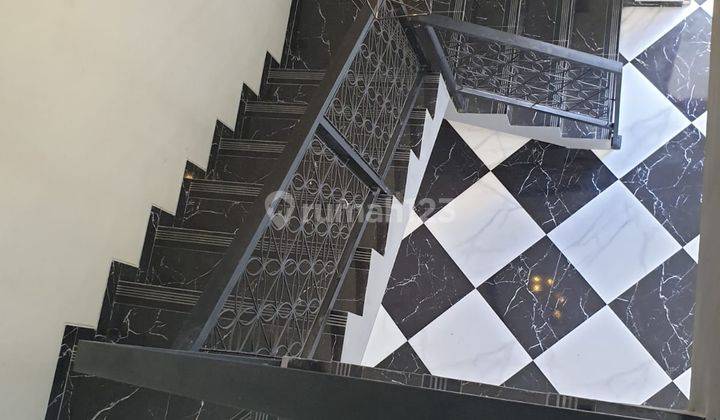 Rumah Bagus Baru Mewah 2 lantai di Manahan Solo 20