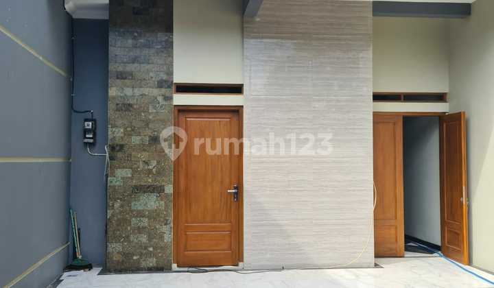 Rumah Bagus Baru Mewah 2 lantai di Manahan Solo 22