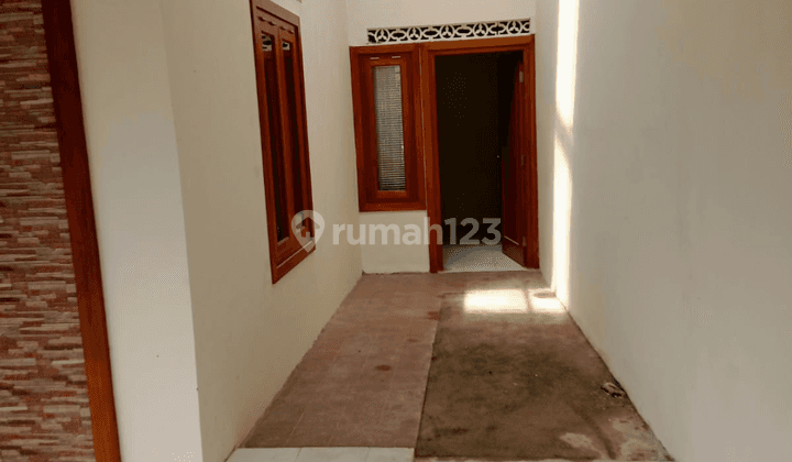 Rumah strategis siap pakai tengah kota di Manahan Solo 7