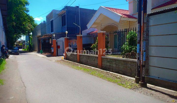 Rumah Luas Bagus 2 lantai di Jajar Laweyan Solo  4