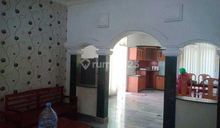 Rumah Luas Bagus 2 lantai di Jajar Laweyan Solo  8