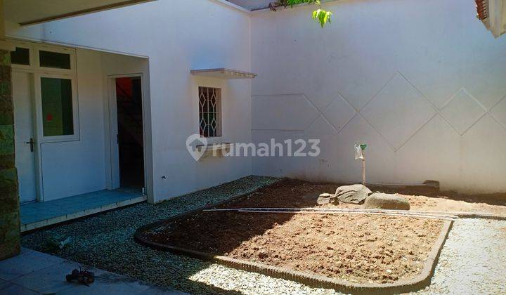 Rumah Luas Bagus 2 lantai di Jajar Laweyan Solo  16