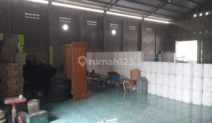 Gudang strategis siap pakai ex showroom di Sragen Solo 3