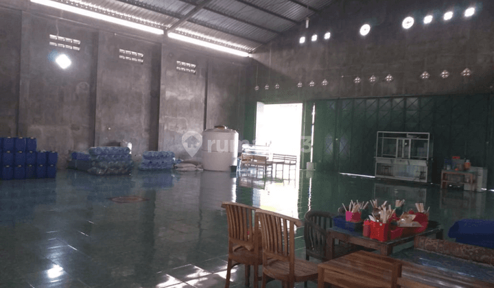 Gudang strategis siap pakai ex showroom di Sragen Solo 4
