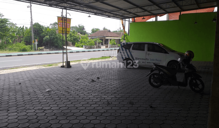 Gudang strategis siap pakai ex showroom di Sragen Solo 6