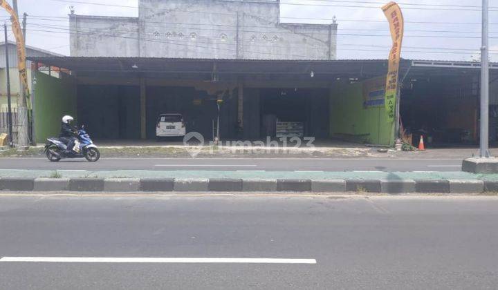 Gudang strategis siap pakai ex showroom di Sragen Solo 1