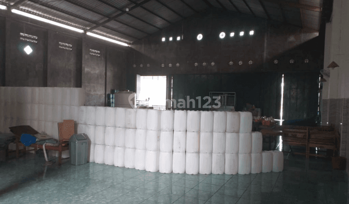 Gudang strategis siap pakai ex showroom di Sragen Solo 7
