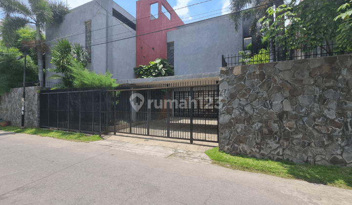 Rumah Mewah Minimalis Modern di Kratonan Solo 3