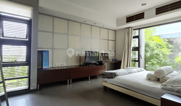 Rumah Mewah Minimalis Modern di Kratonan Solo 5