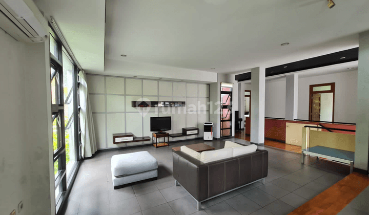 Rumah Mewah Minimalis Modern di Kratonan Solo 10