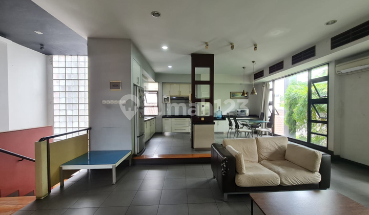 Rumah Mewah Minimalis Modern di Kratonan Solo 11