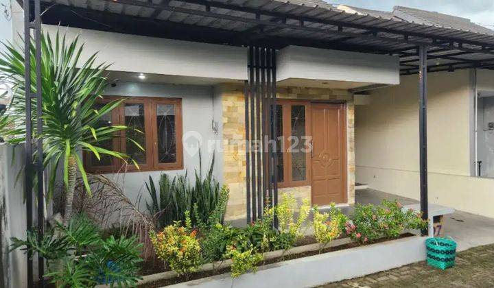 Rumah minimalis bagus di cluster elite Kartosuro, Solo 1