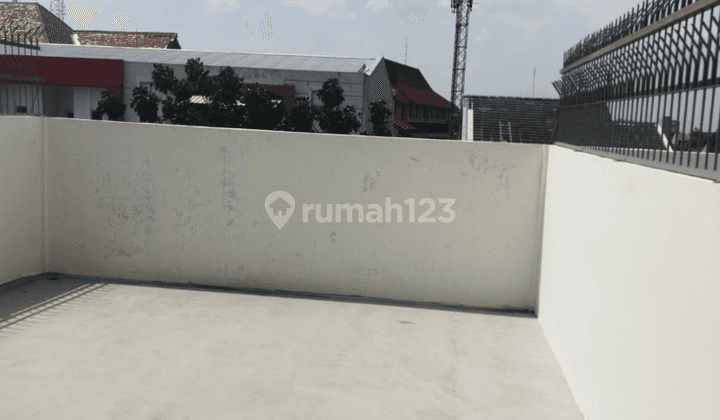 Ruko Baru 3 lantai Di Serengan tengah kota Solo 4
