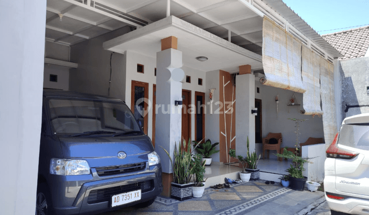 Rumah Bagus dgn Perabotan di Cluster Gentan Solo 2