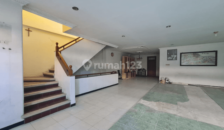 Ruko 3 lt super strategis di jln Dr Rajiman Solo 9