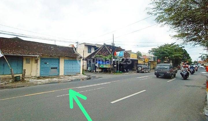 Rumah luas strategis pinggir jalan raya Solo kota 2