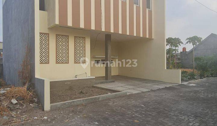 Rumah baru 2 lantai  minimalis cluster dekat Solo Baru 2