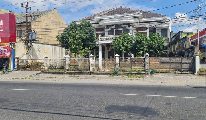 Rumah mewah bagus luas dgn kolom renang di pinggir jalan Solo  1