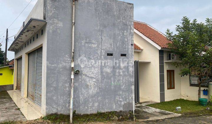 Rumah + ruko bagus siap pakai di dalam Perumahan Mojosongo 2