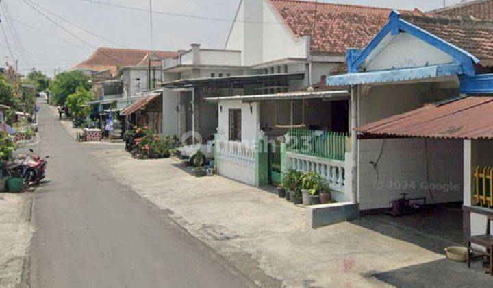 Rumah hitung tanah strategis di pinggir jalan, Banjarsari, Solo 1